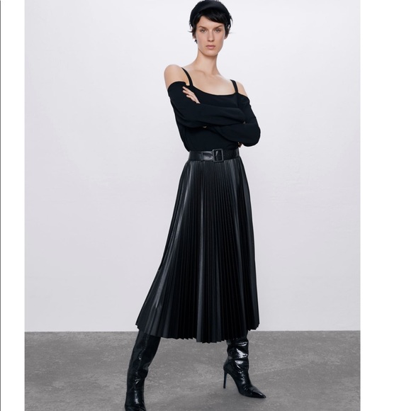 Zara Dresses & Skirts - 🔥🌼HOST PICK🌼🔥Black Belted Pleated Skirt
